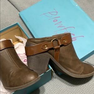 Brown boot clog